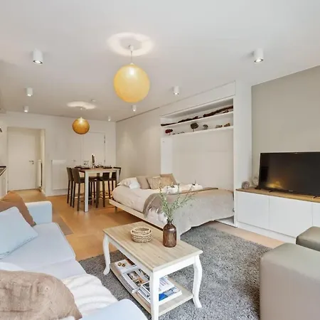 Huswell - Enjoyable In The Center Of